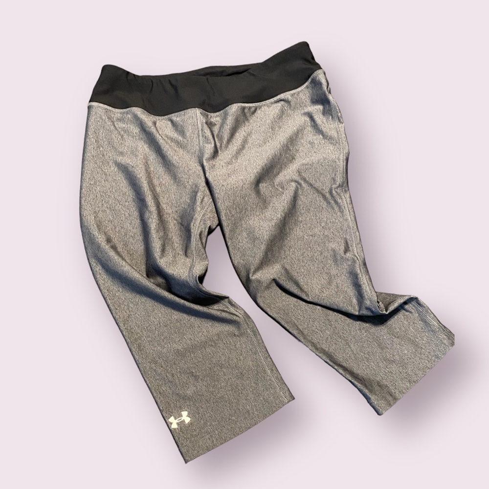 UNDER ARMOUR heat gear fitted capri leggings Medium